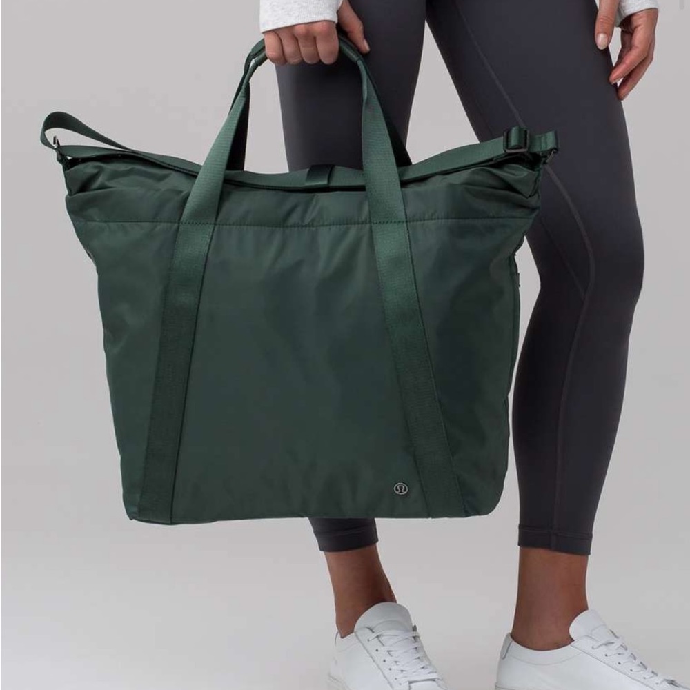 Lululemon carry the day bag
